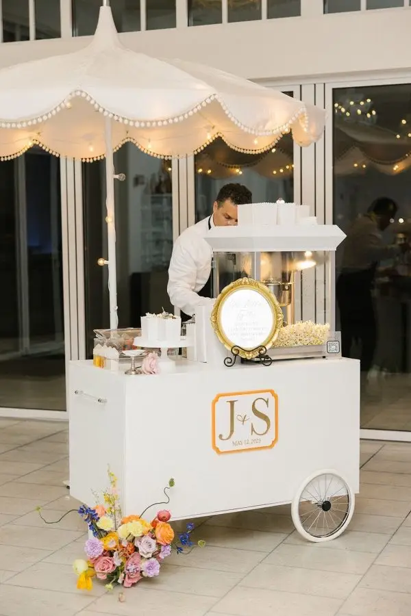Bar avec machine à popcorn – Image 2